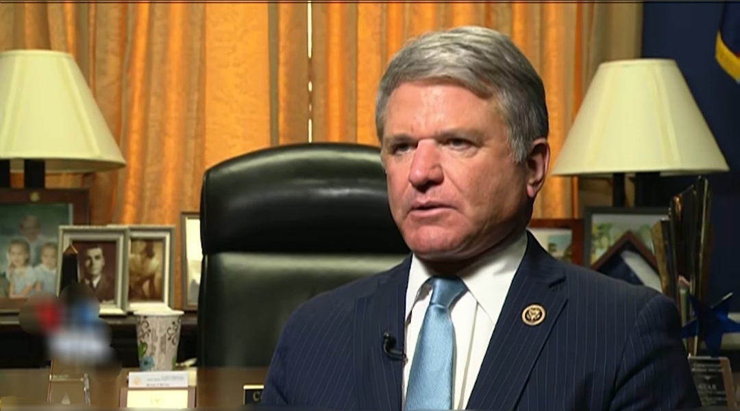 مایکل مک‌کال: طالبان کمک‌های بشردوستانه را از مردم گرسنه افغانستان می‌دزدند