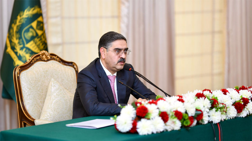 نخست‌وزیر موقت پاکستان: در دو سال گذشته ۱۶ شهروند افغانستان در پاکستان حمله انتحاری انجام داده‌اند