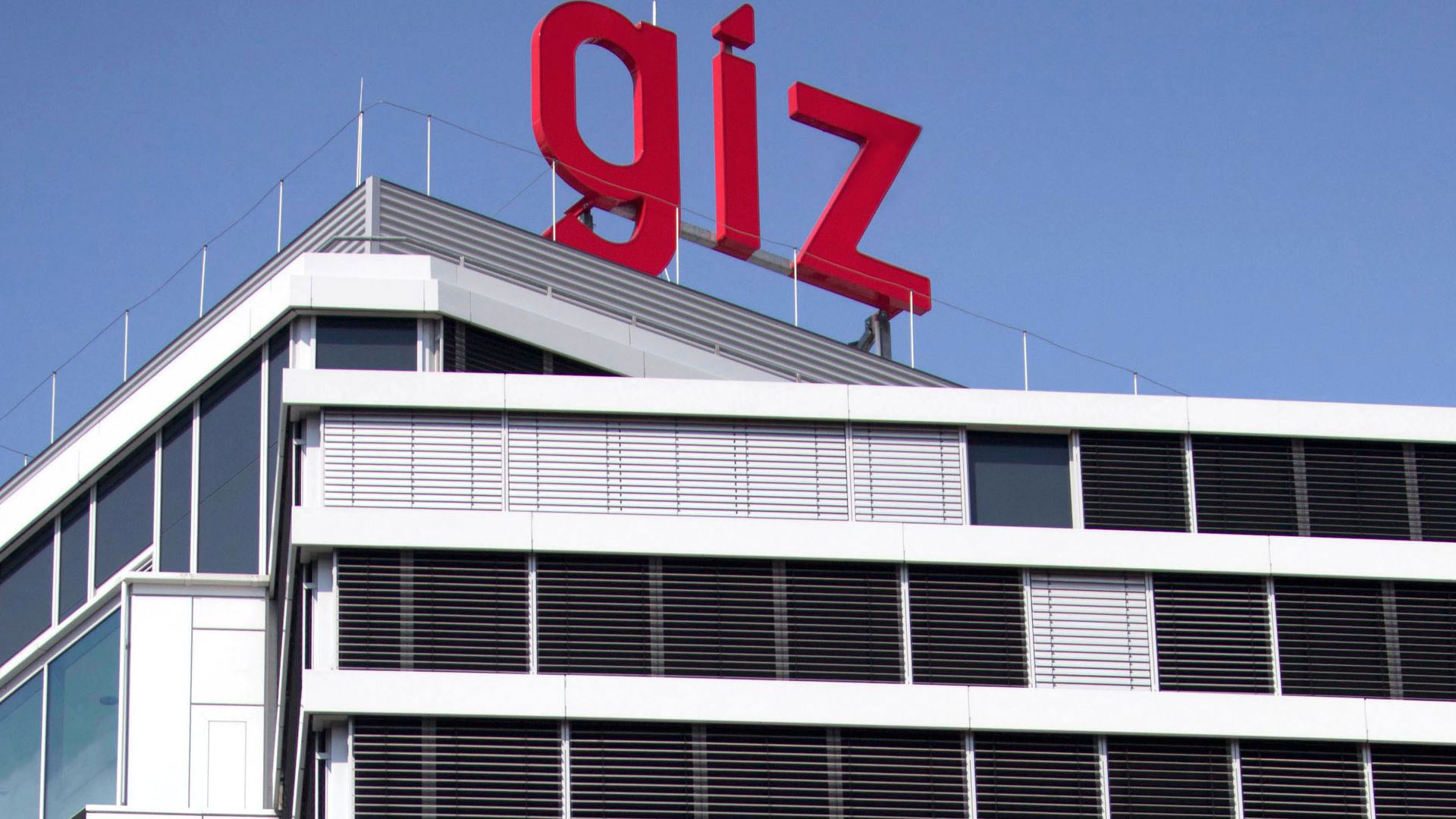 موسسه آلمانی جی‌آی‌زید افغانستان را ترک و کارمندانش را خارج می‌کند