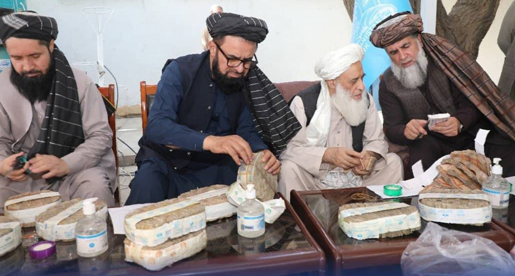 طالبان بیش از نیم میلیارد افغانی را آتش زدند