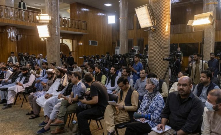 ممنوعیت تصویربرداری در تخار؛ مرکز خبرنگاران خواستار تجدید نظر رهبری گروه طالبان شد