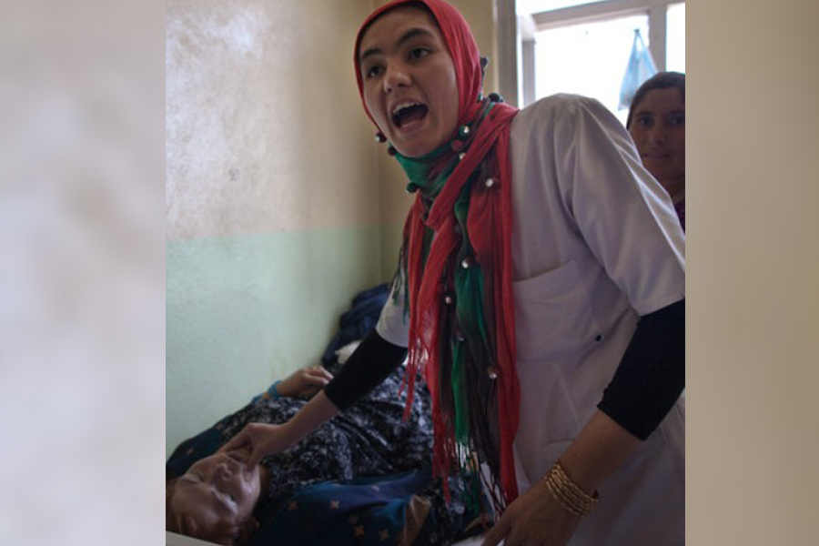 در هر ۲ ساعت یک زن در افغانستان به خاطر عوامل مرتبط به بارداری می‌میرد