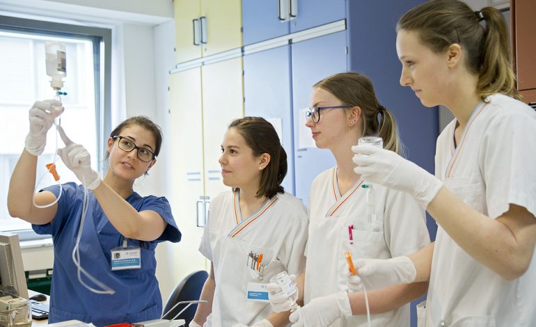 ایالت تیرول اتریش حقوق کارمندان صحت را افزایش می‌دهد