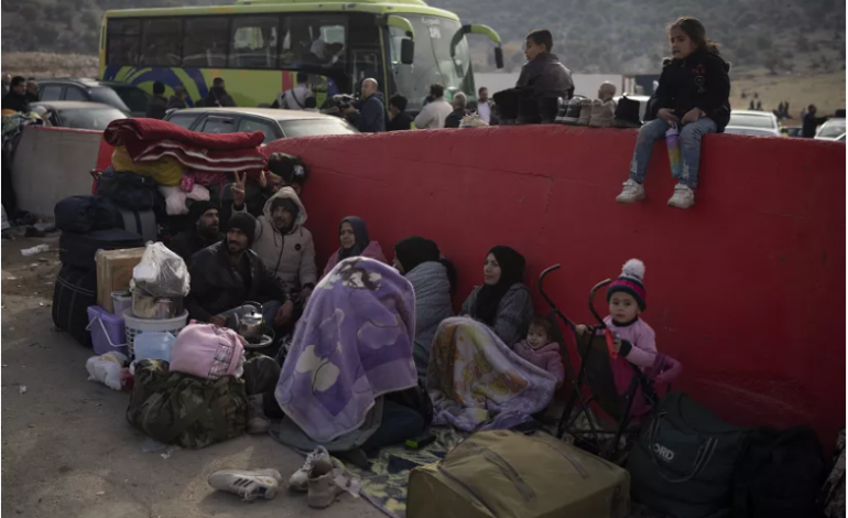 سقوط دولت سوریه؛ شیعیان از ترس گروه‌های سنی به لبنان فرار می‌کنند