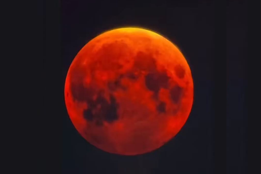 خسوف شگفت‌انگیز؛ ماه خونین شد