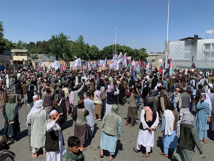 طالبان در کابل مردم و حتا کودکان را مجبور کردند برای غزه تظاهرات کنند