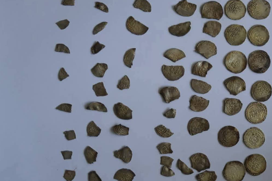 گروه طالبان از کشف ۶۰ سکه‌ی طلایی دوره‌ی غوریان خبر داد