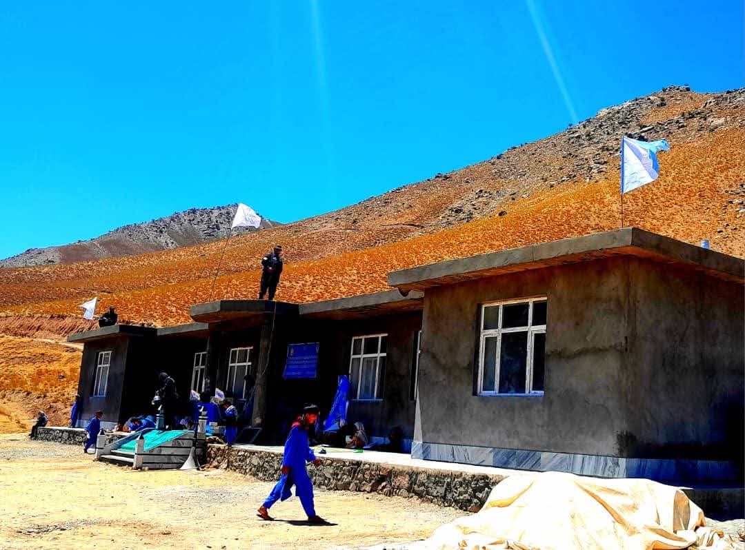 باشندگان روستایی در دایکندی با هزینه شخصی یک مکتب دخترانه ساخته‌اند