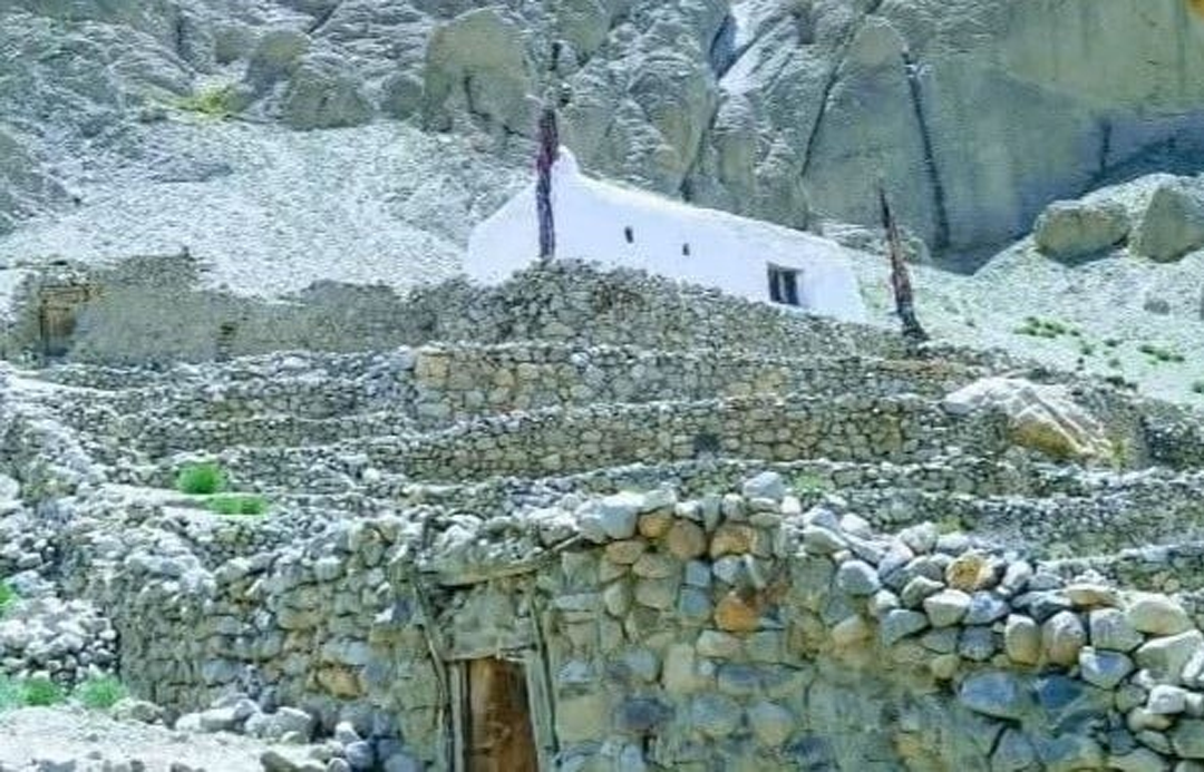افراد ناشناس در بدخشان قبر یک شاعر اسماعیلی‌‎مذهب را آتش زدند