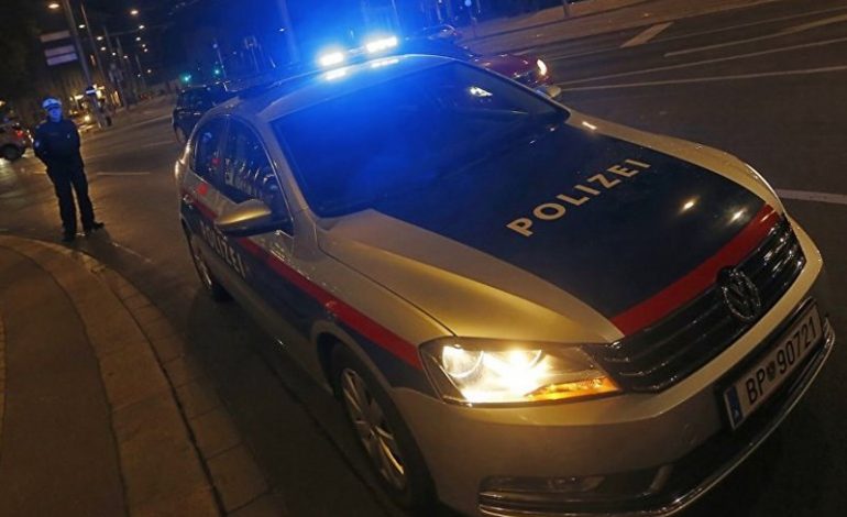 مرد افغانستانی در اتریش دختر ۱۵ ساله‌اش را در خیابان چندین ضربه چاقو زد