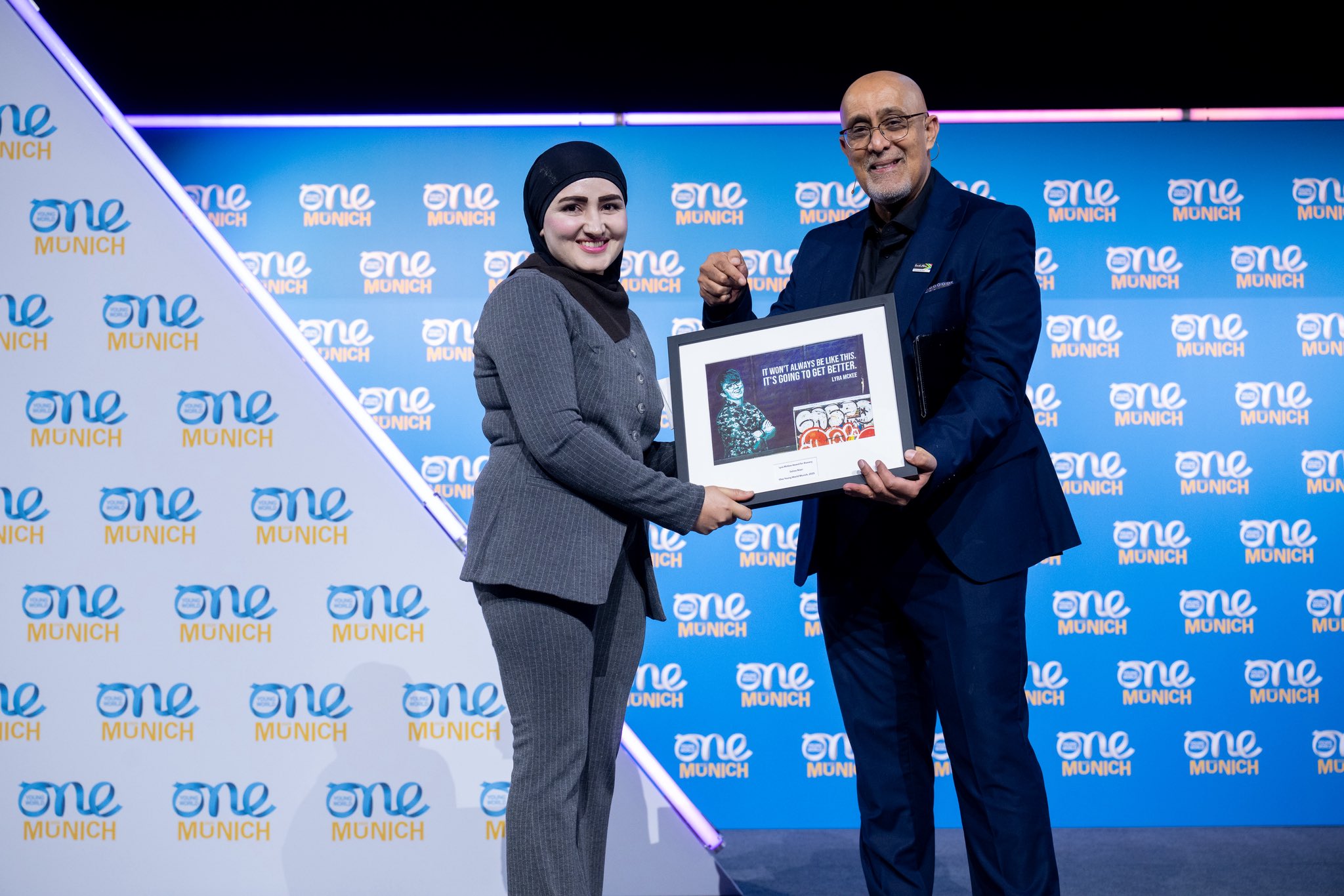 سلما نیازی دو جایزه خبرنگاری سال را گرفت