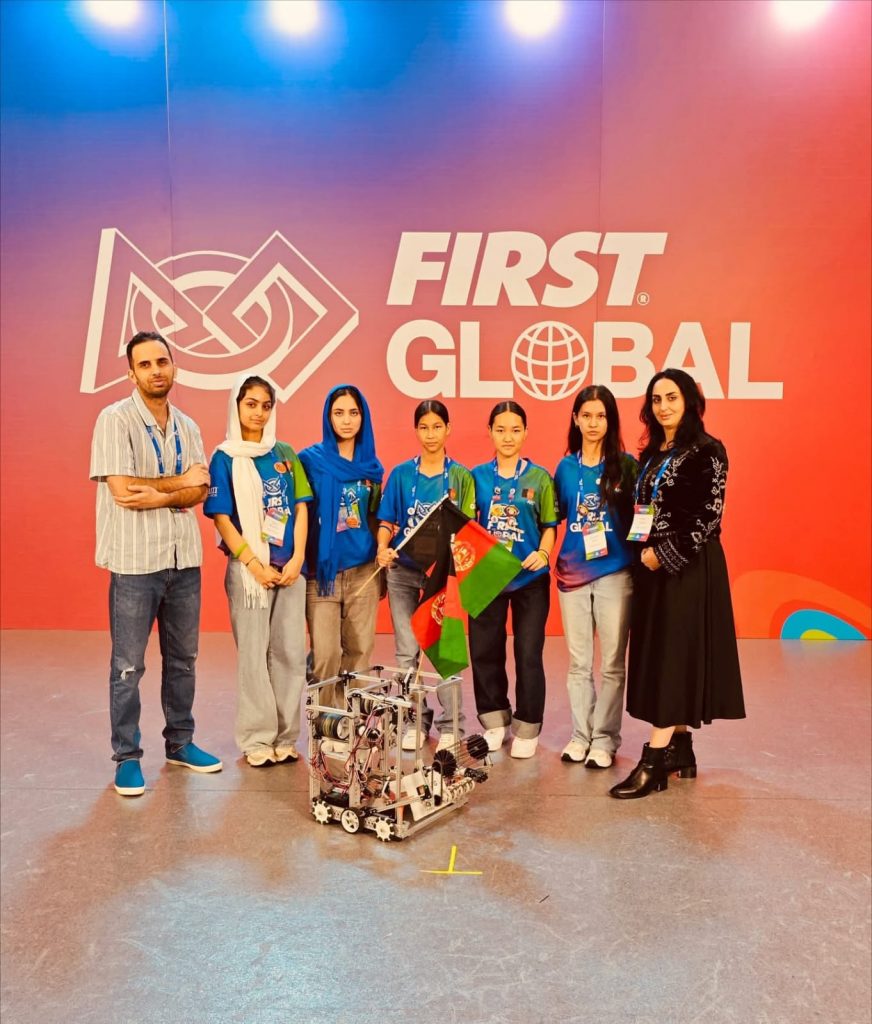 تیم رباتیک دختران افغانستان که به نام «رویاپردازان افغانستان» شناخته میشود، در مسابقات «فرست گلوبال-۲۰۲۵» در شهر پاناما شرکت کرد.