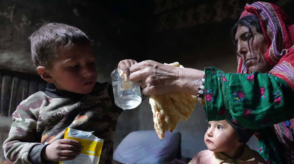 سازمان ملل: ۹۰ درصد خانواده‌ها در افغانستان برای زنده ماندن به قرض و فروش دارایی روی آورده‌اند