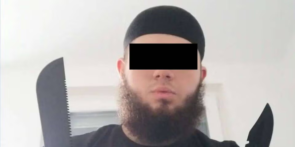 دختر ۱۸ ساله: «چند ماه برده‌ یک عضو داعش بودم که حمله به کنسرت سوئیفت را طراحی کرد»