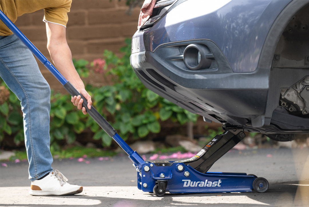 زن جوان دخترش را با موتر زیر گرفت و کشت