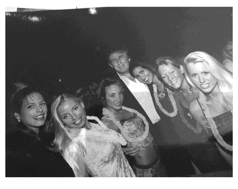 ترامپ در آغوش پورن‌استارها