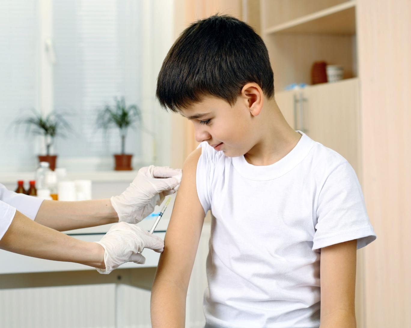 نتایج یک تحقیق: برای ریشه‌کن کردن سرطان دهانه رحم، پسران نیز واکسین شوند