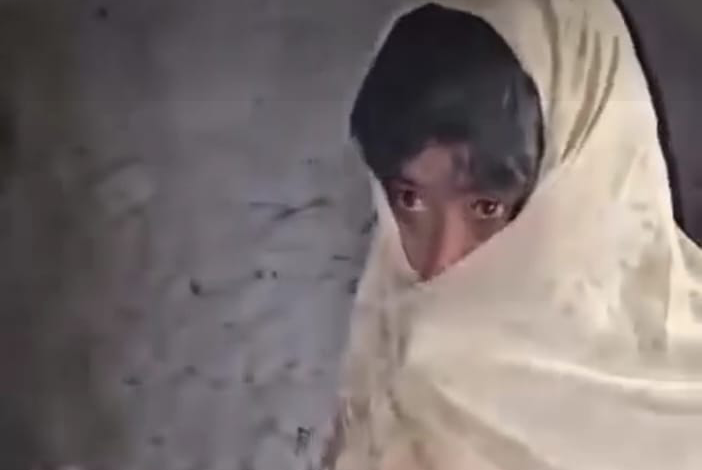 یک زن در سمنگان پس از ۸ سال از زندان خانگی آزاد شد