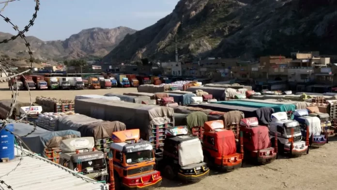 تجارت افغانستان و پاکستان در سال گذشته ۴۰ درصد کاهش یافت