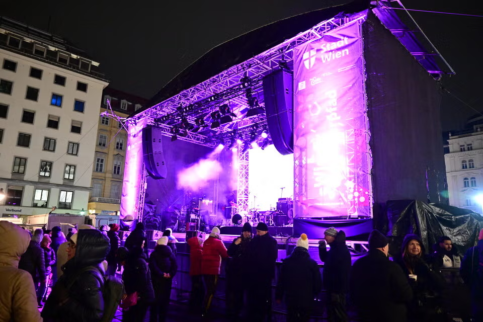 جشن سال نو در وین بدون آتش‌بازی و حادثه برگزار شد