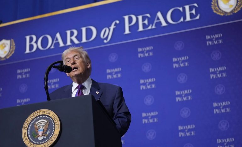 ترامپ: طی ۱۰ روز آینده درباره حمله به ایران تصمیم می‌گیرم