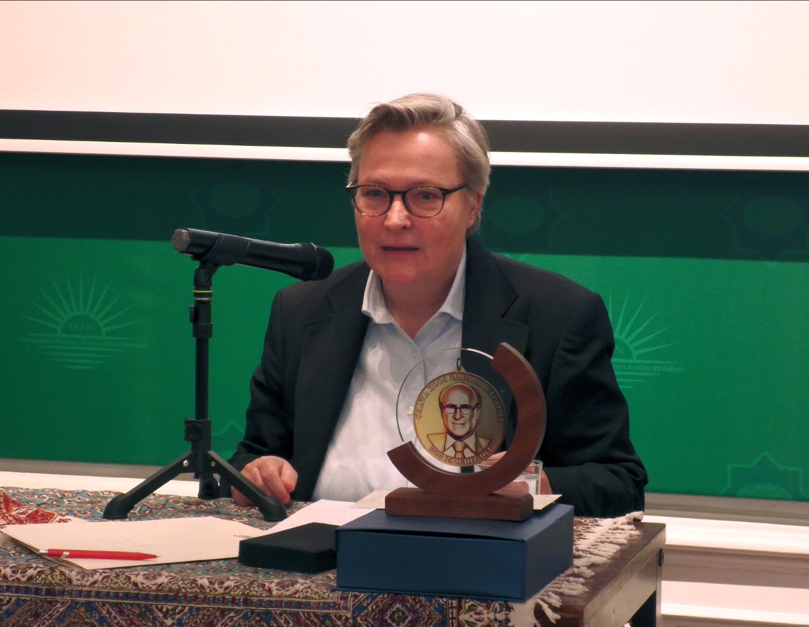 نخستین جایزه برت فراگنر به ترجمه آلمانی «تاریخ وصاف» اهدا شد