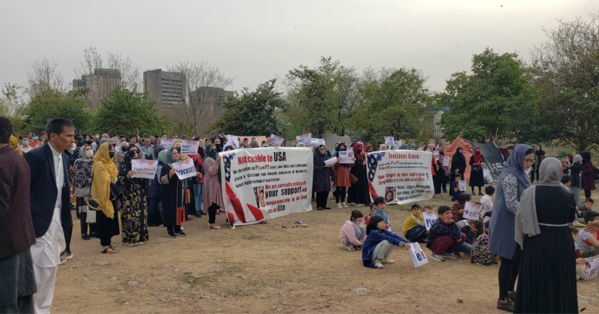 پاکستان حدود ۲۰ هزار مهاجر افغانستانی را که منتظر انتقال به امریکا هستند، اخراج می‌کند