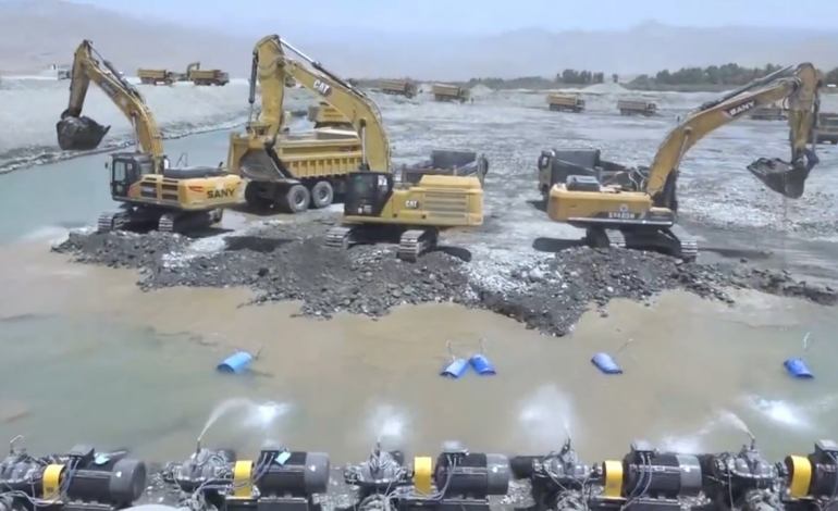 طالبان: بیش از ۱۰۰ هزار نفر در معادن طلای بدخشان کار می‌کنند