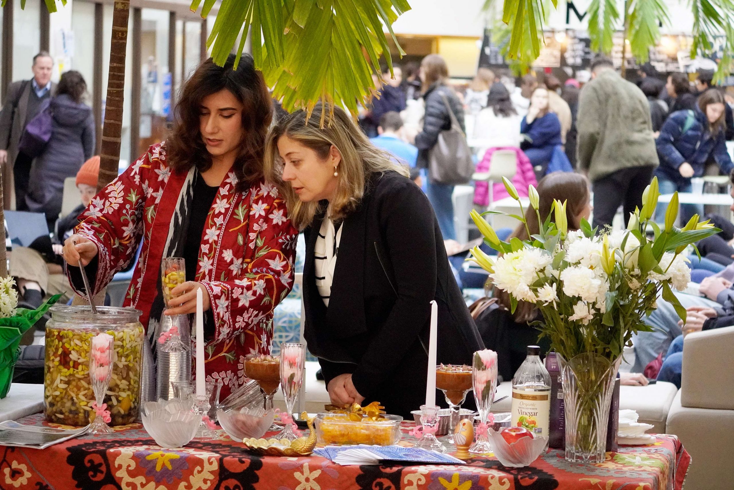 سفره‌ی هفت‌سین و هفت‌میوه‌ی نوروز در دانشگاه جورج تاون امریکا