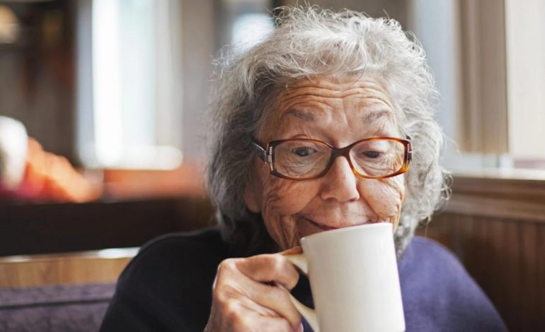 قهوه و چای کافئین‌دار ممکن است خطر زوال عقل را کاهش دهد