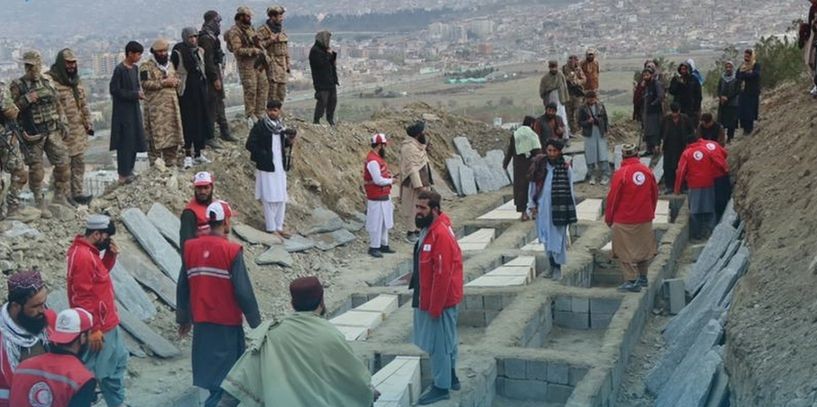 ده روز پس از حمله پاکستان؛ خانواده‌های «کمپ امید» تابوت‌های بستگان‌شان را جست‌وجو می‌کنند